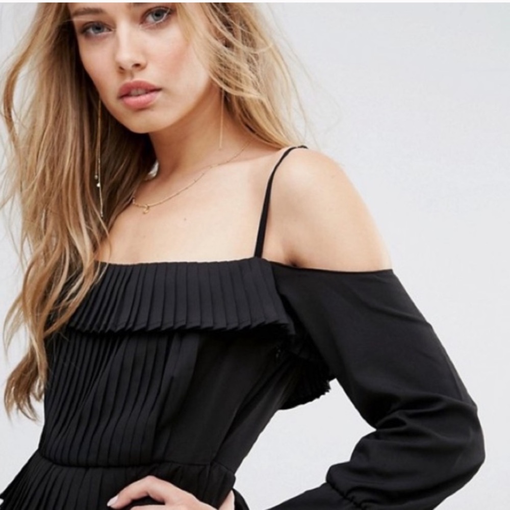 Foxiedox Tiered Cold Shoulder Dress-black - Picture 4 of 12